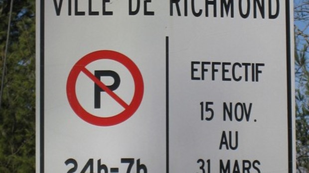 Interdiction de stationner dans les rues, la nuit à Richmond