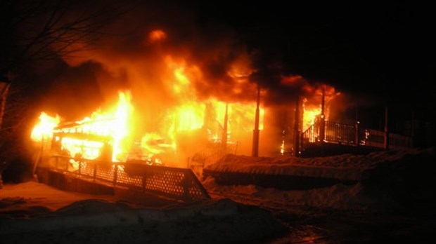 Des cendres ravivées mettent le feu à une maison de la rue Saint-Philippe