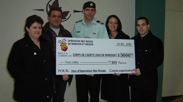 Nez-Rouge à remis  3000$ aux Cadets de Windsor