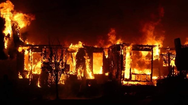 Une résidence complètement ravagée par les flammes à Wotton