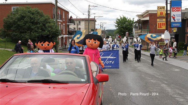 Parade du du Festival du papier 2014
