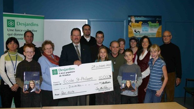 Élèves et partenaires réunis pour l’inauguration de la dernière phase d’aménagement du parc-école St-Philippe de Windsor