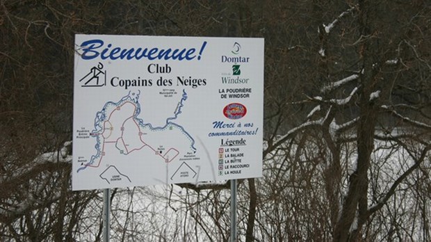 Copains des neiges et les adeptes de ski de fond profitent d’un bel hiver et d'une nouvelle signalisation