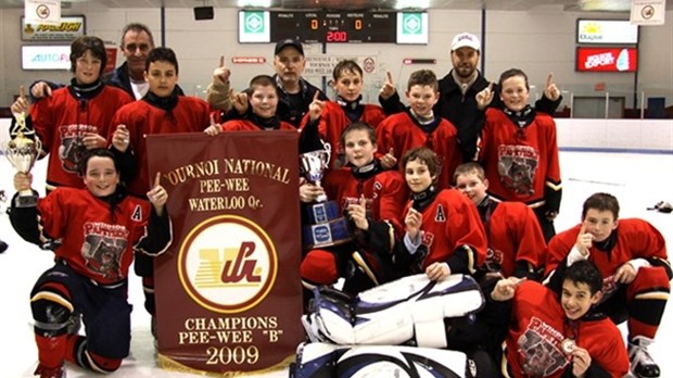 L’équipe pee-wee B-1 des Papetiers de Richmond-Windsor remporte le championnat au tournoi de Waterloo