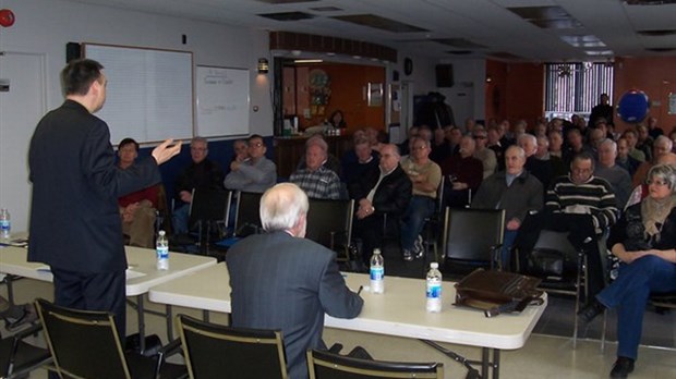 André Bellavance rencontre les retraités de la Mine Jeffrey à Asbestos.