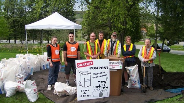 Une affluence accrue pour la distribution de compost à Saint-Gabriel