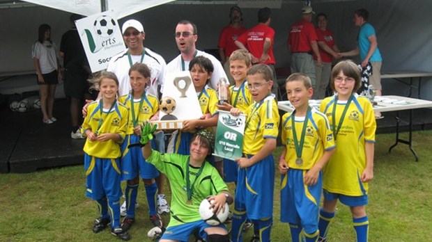 Soccer Windsor. Le U-10 mixte (1) champion du Challenge Invitation de Sherbrooke