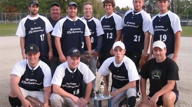 La formation Ace Gabriel-Couture et Fils remporte le championnat des séries de la ligue de soft-ball de Richmond