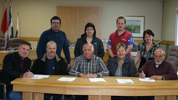 Signature de la première convention collective à Saint-François-Xavier