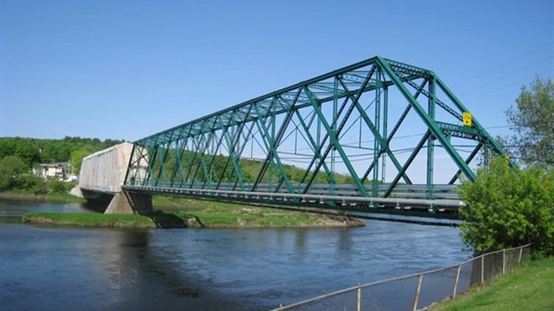 Accès prolongé aux cyclistes et piétons sur le trottoir du pont MacKenzie