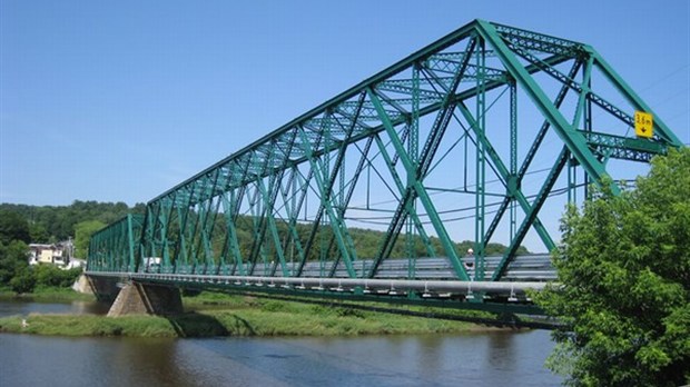 Les travaux de peinture sur le pont MacKenzie se sont terminés plus tôt que prévus !