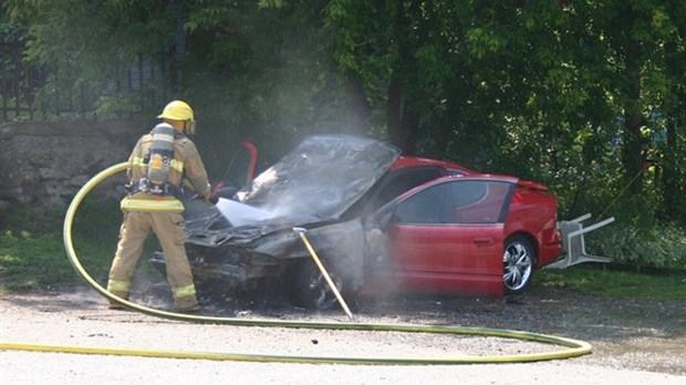 Une Oldsmobile rouge comme les flammes