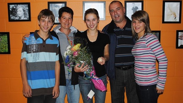 Alexandra Trifiro du Tournesol reçoit la médaille de Gouverneur général