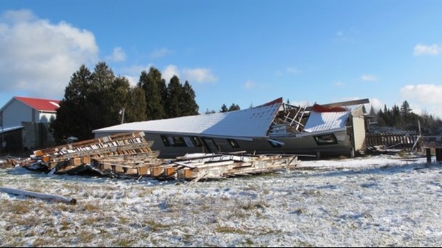 Toiture emportée par le vent à St-François-Xavier