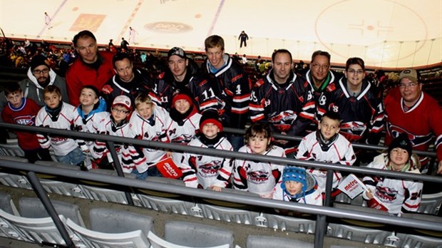 Joueurs de hockey de Windsor à la pratique du Canadien