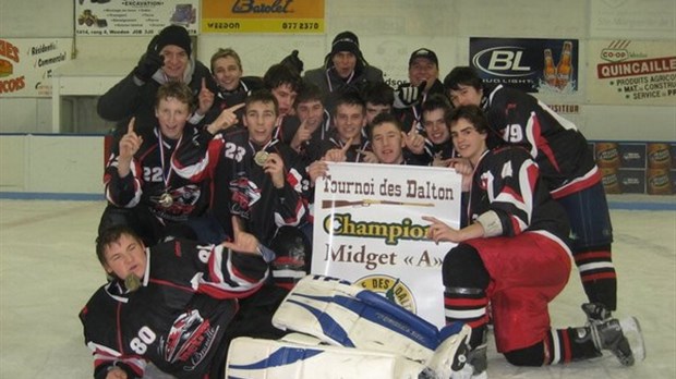 Le Métro Brunelle midget A du Val-Saint-François remporte le tournoi de Weedon