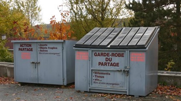 Le dépôt d’Action Partage dans la cours du Resto-Pub Le St-Gab’s de Windsor