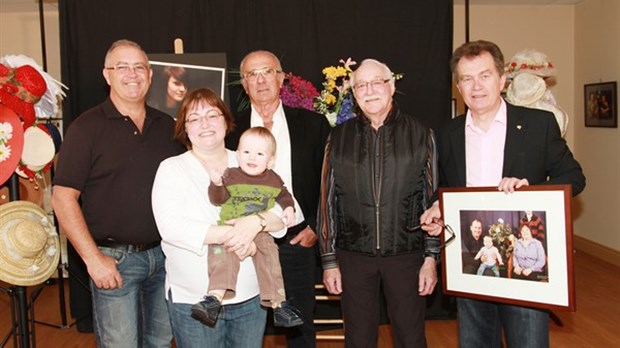 Félix Daigneault inaugure la nouvelle exposition de photos au Château du Bel Âge de Windsor