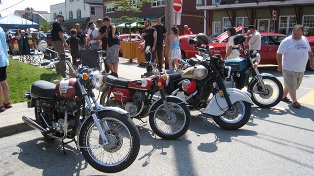 Exposition de motos et de machinerie agricole antique en fin de semaine à Richmond