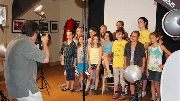 Les jeunes visitent le studio du Château le Bel-Âge de Windsor