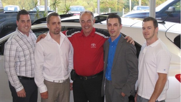 L’équipe senior de hockey Toyota Richmond sous la direction de quatre jeunes entrepreneurs