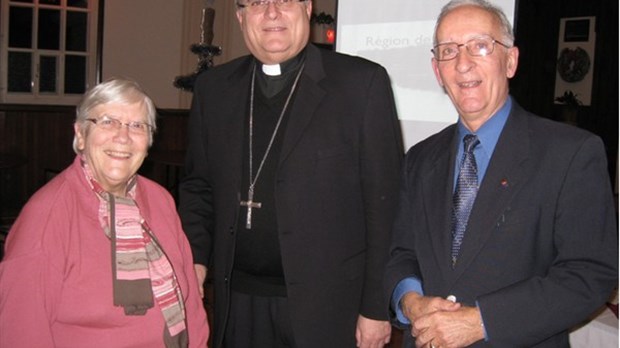 Mgr. Luc Cyr en visite dans le Val-Saint-François