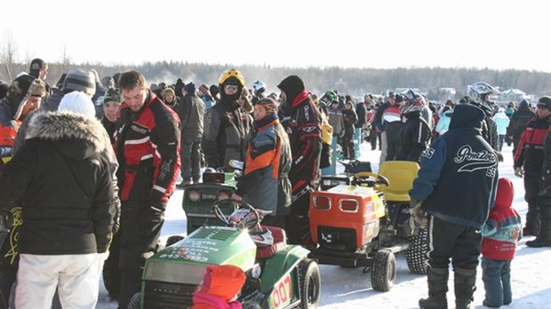 La 2e édition des courses de tracteurs à pelouse démarre le Carnaval de Saint-Claude