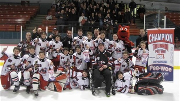 Le Métro Brunelle champion au tournoi pee-wee Les Pointeliers