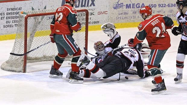 Marc-André Huot sonne la charge et le Wild de Windsor défait le HC Carvena 6-2