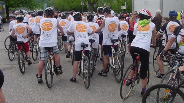 Les cyclistes du Centre de jeunesse de l’Estrie se sont arrêtés à Richmond