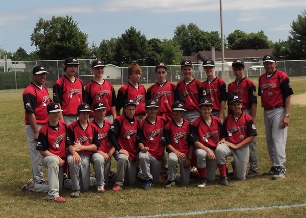 Trois jeunes joueurs de baseball aux Jeux du Québec 2012
