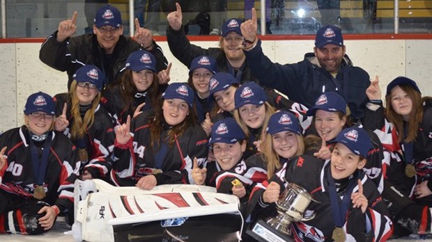 L’équipe féminine bantam B du Métro Brunelle remporte la Coupe Dodge