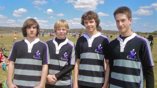 Journée ensoleillée pour le Tournoi annuel de rugby de l'École secondaire régionale de Richmond