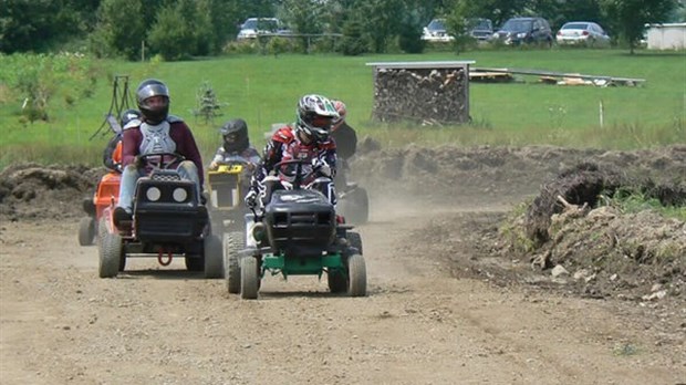 Courses de tracteurs à gazon sur terre battue le 20 juillet