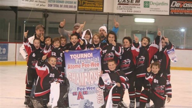 Le Metro Brunelle pee-wee A champion du tournoi de Coaticook