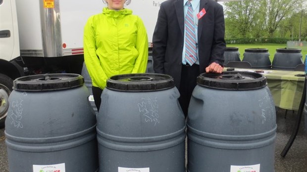 72 barils récupérateurs d’eau de pluie ont été distribués au IGA de Valcourt