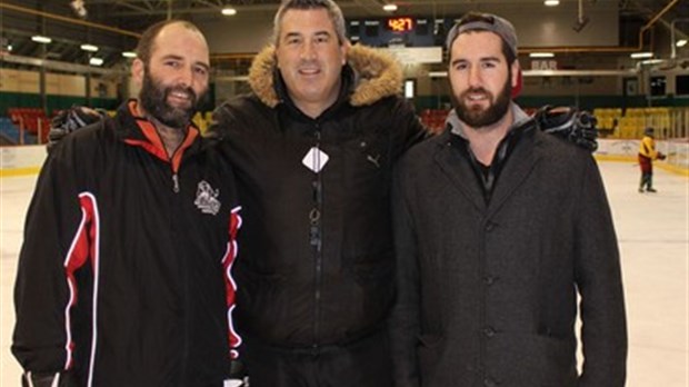 L’opportunité pour les garçons et filles de jouer au hockey