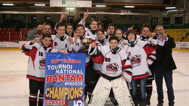 Le Métro Brunelle du Val-Saint-François remporte la bannière du National bantam