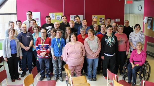 Le groupe d’élèves en intégration sociale persévère, lance et compte!