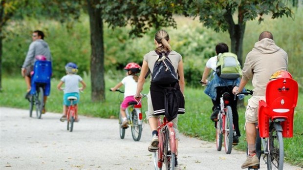 Çamedi de pédaler ! : journée de vélo en famille dans le Val-Saint-François.