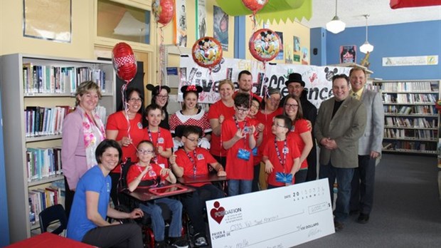 Voyage à Disney pour six élèves de l'Arc-en-ciel, la fondation du CSSS boucle les efforts avec un don de 6000 $