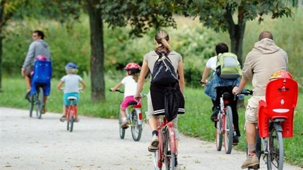 Çamedi de pédaler ! : journée de vélo en famille dans le Val-Saint-François.