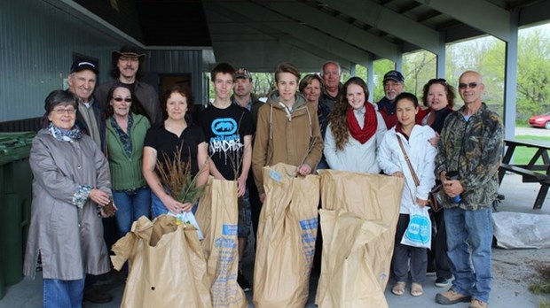 Distribution d’arbustes et de compost à Saint-François