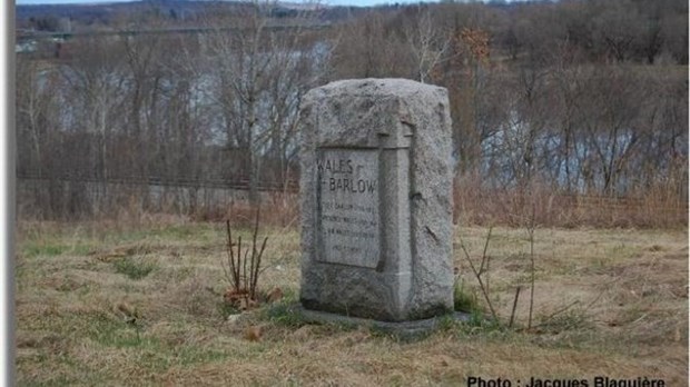 GÉNÉALOGIE: Une pierre tombale pleine d'histoire