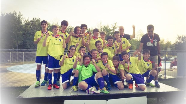L’équipe du Nitro U14 de Windsor brille au tournoi de Drummonville