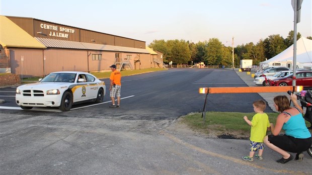 De l’asphalte au stationnement de l’aréna de Windsor