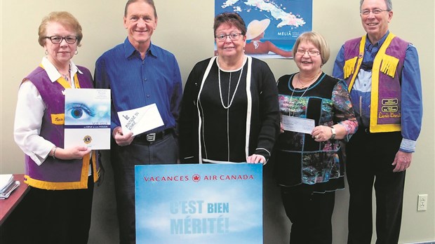 Les gagnants se voient remettre leurs prix à Asbestos