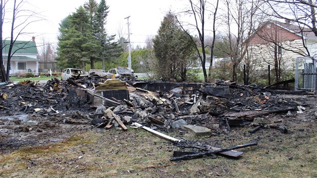 Violent incendie à Saint-François-Xavier-de-Brompton