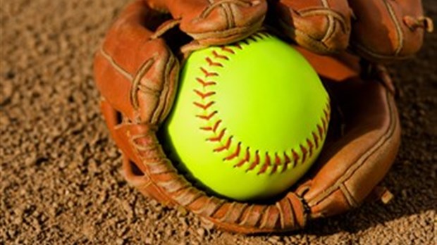 Un vent de renouveau souffle sur la ligue de softball Timber Mart Couture