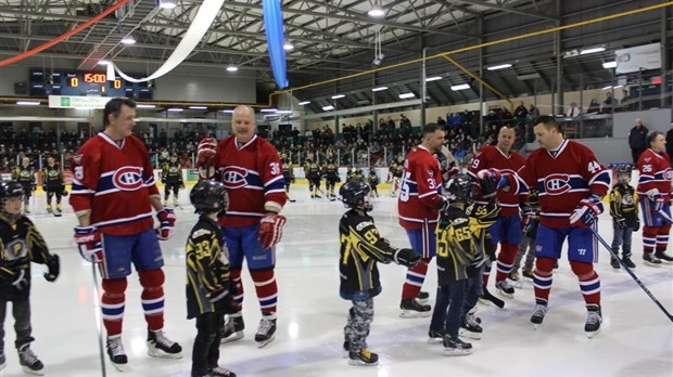 Aréna rempli pour les Anciens Canadiens et les locaux